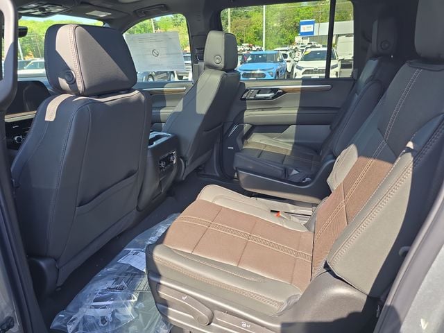 New 2026 Chevrolet Suburban High Country - photo - 9