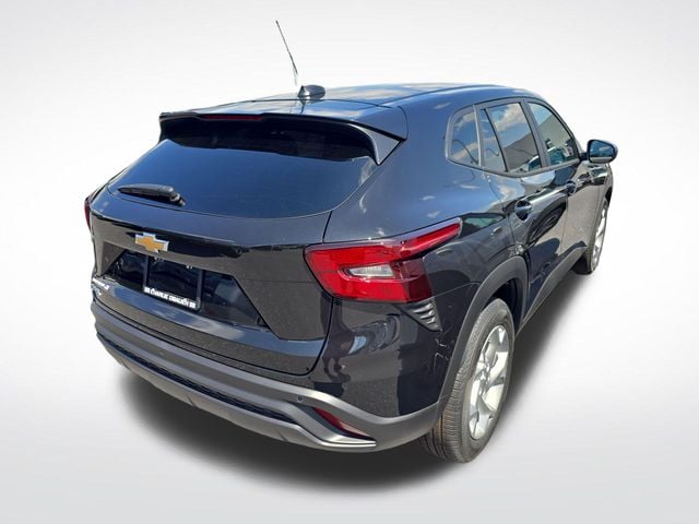 New 2026 Chevrolet Trax LS - photo - 4
