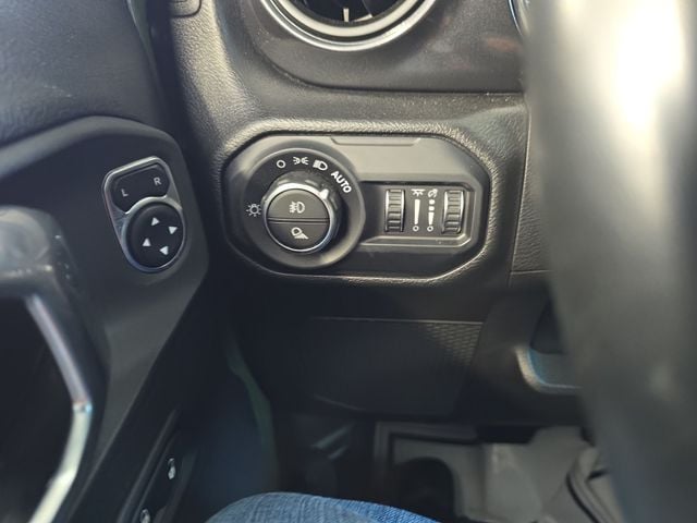 Pre-Owned 2022 Jeep Gladiator Sport - photo - 19