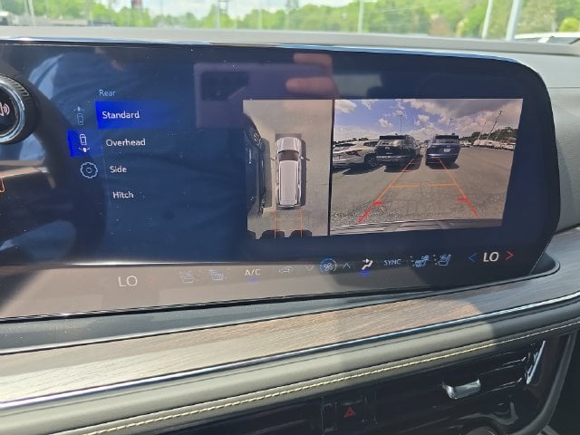 New 2026 Chevrolet Suburban Premier - photo - 15