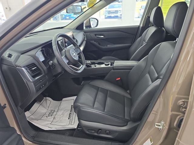 Pre-Owned 2024 Nissan Rogue SV - photo - 13