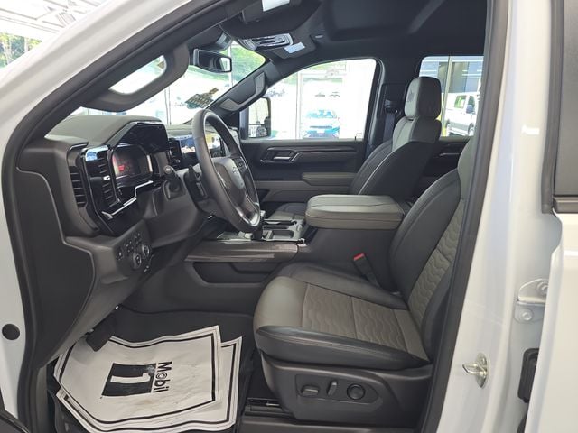 Pre-Owned 2024 Chevrolet Silverado 1500 ZR2 - photo - 12