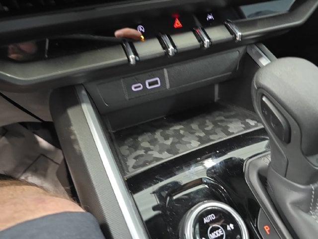 Pre-Owned 2024 Chevrolet Colorado Trail Boss - photo - 20