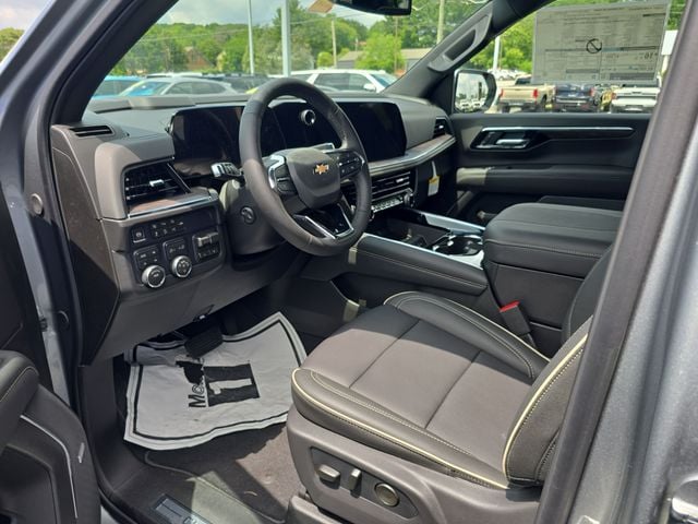 New 2026 Chevrolet Suburban Premier - photo - 13