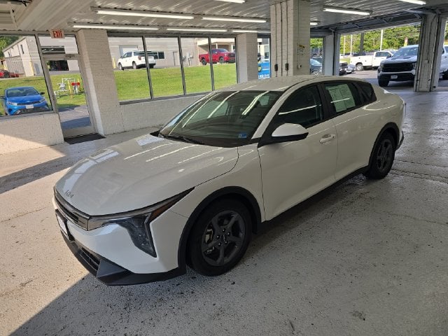 Pre-Owned 2025 Kia K4 LXS - photo - 1