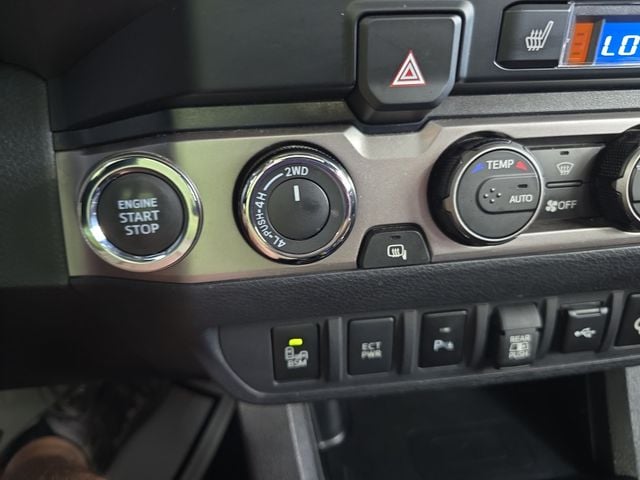 Pre-Owned 2023 Toyota Tacoma Limited - photo - 22