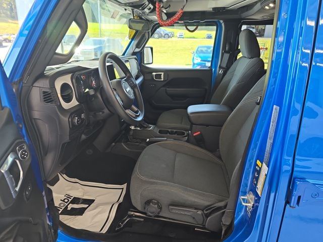 Pre-Owned 2025 Jeep Gladiator Nighthawk - photo - 12