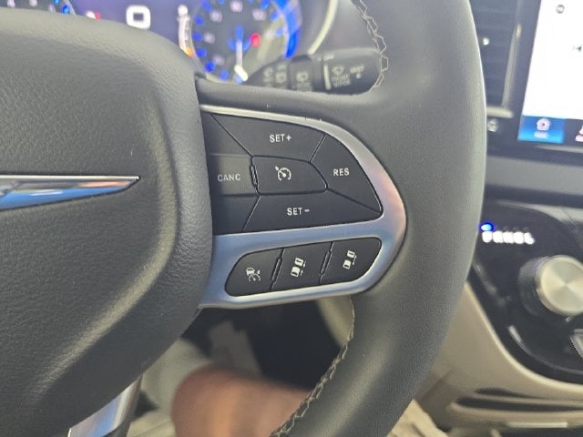 Pre-Owned 2024 Chrysler Pacifica Touring L - photo - 17