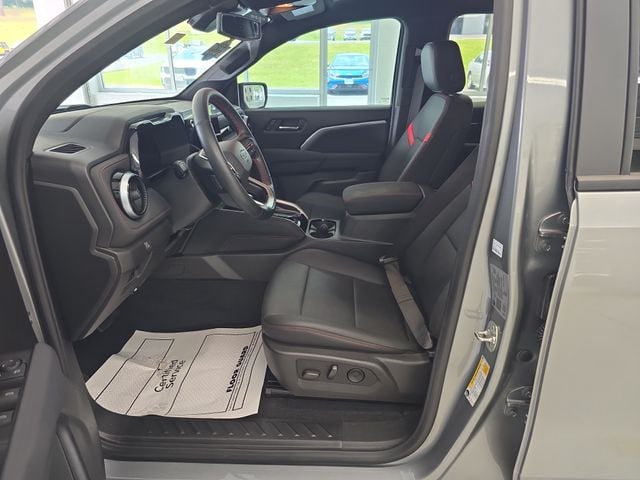 Pre-Owned 2025 Chevrolet Colorado Z71 - photo - 12