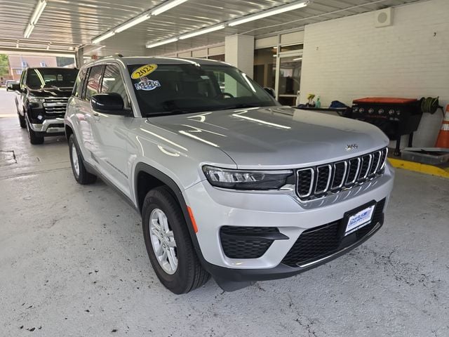 Pre-Owned 2023 Jeep Grand Cherokee Laredo - photo - 6