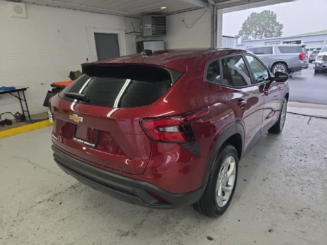 Pre-Owned 2024 Chevrolet Trax LS - photo - 4