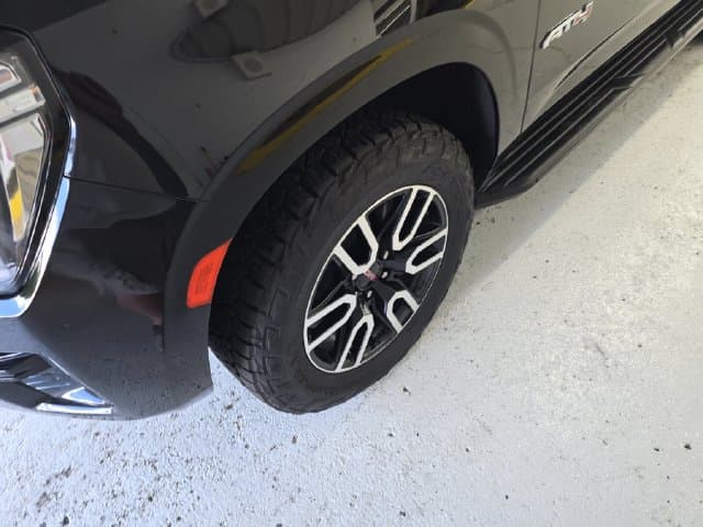 Pre-Owned 2023 GMC Yukon AT4 - photo - 8