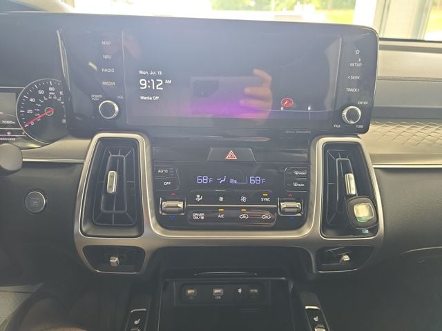 Pre-Owned 2023 Kia Sorento Hybrid EX - photo - 14