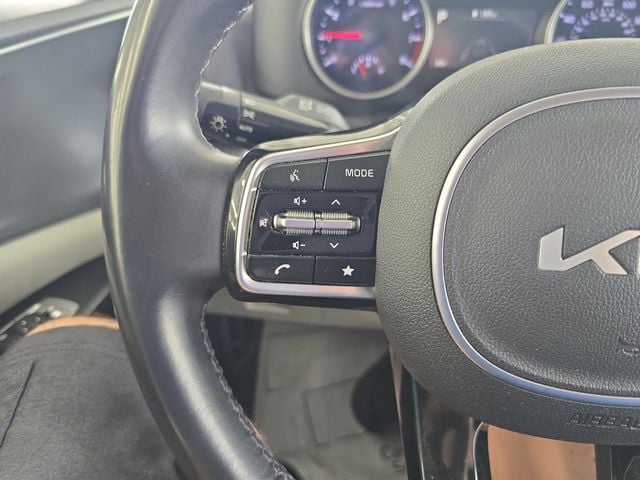 Pre-Owned 2024 Kia Carnival LX - photo - 18