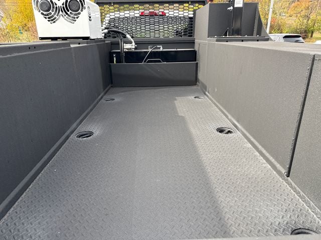 New 2024 Chevrolet Silverado 6500HD 1WT - photo - 19