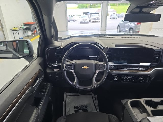 Pre-Owned 2023 Chevrolet Silverado 1500 LT - photo - 11