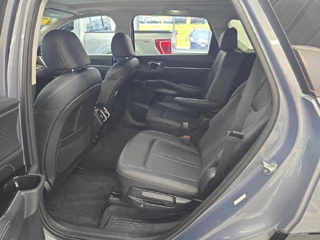 Pre-Owned 2023 Kia Sorento SX - photo - 9