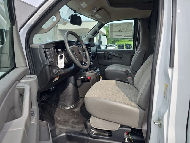 New 2025 GMC Savana Cutaway 4500 4500 Van - photo - 9