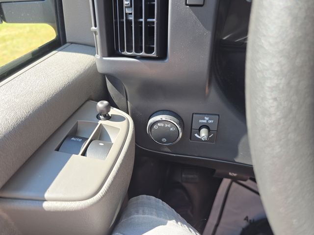 New 2025 GMC Savana 3500 Work Van - photo - 13