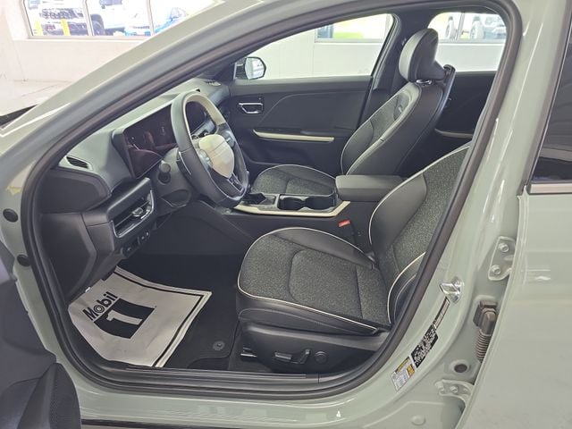 Pre-Owned 2025 Kia K4 GT-Line - photo - 12