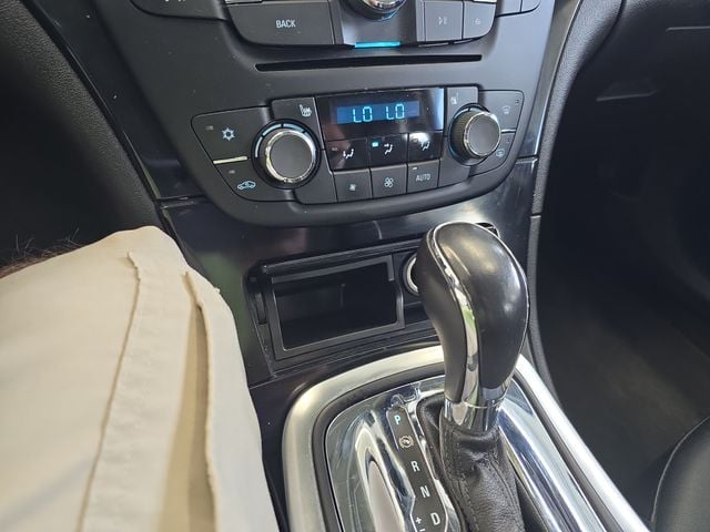 Pre-Owned 2013 Buick Regal Premium I - photo - 19