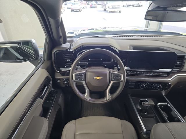 Pre-Owned 2024 Chevrolet Silverado 1500 LTZ - photo - 11