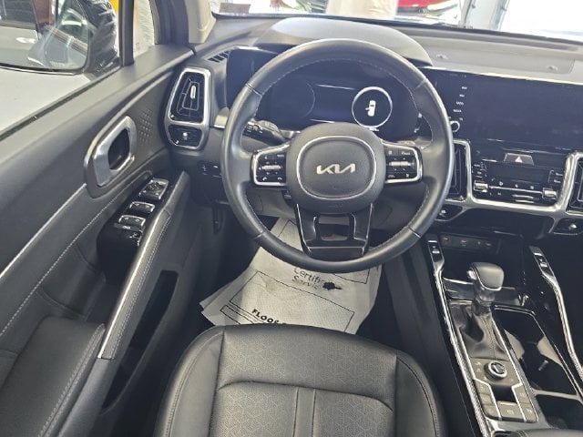 Pre-Owned 2023 Kia Sorento SX - photo - 11