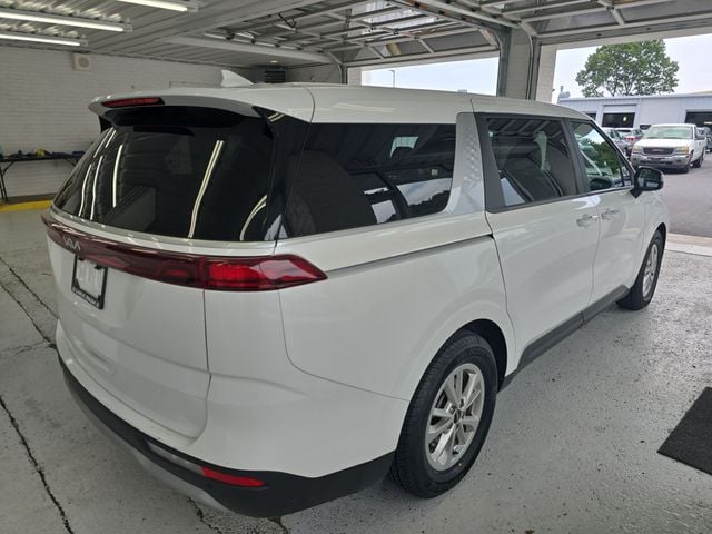 Pre-Owned 2024 Kia Carnival LX - photo - 5