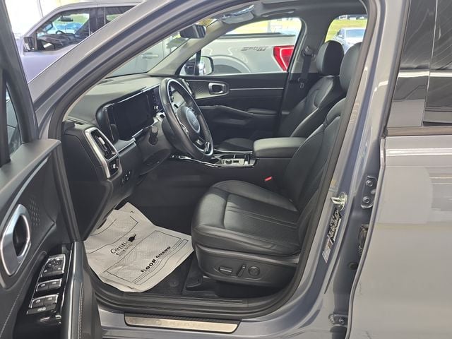 Pre-Owned 2023 Kia Sorento SX - photo - 12