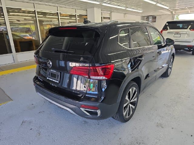 Pre-Owned 2022 Volkswagen Taos 1.5T SE - photo - 4
