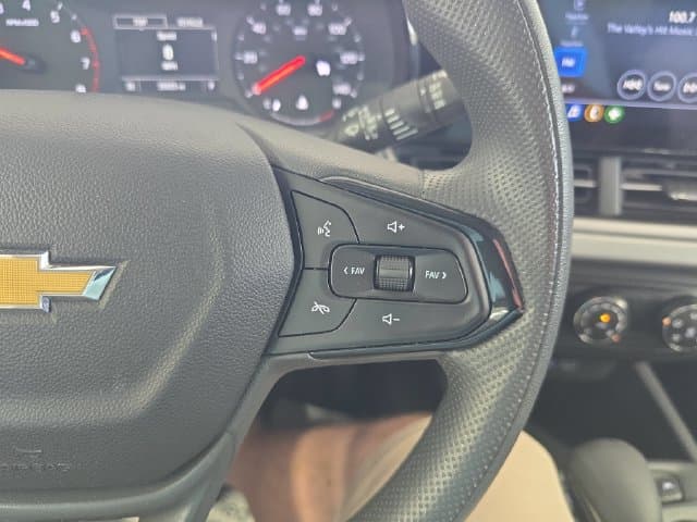 Pre-Owned 2025 Chevrolet Trax LS - photo - 17