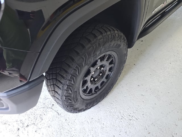 Pre-Owned 2024 GMC Sierra 1500 AT4X - photo - 8