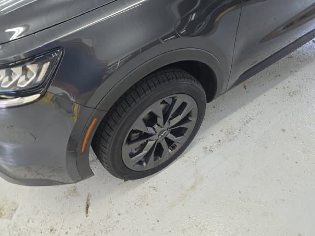 Pre-Owned 2023 Kia Sorento X-Line EX - photo - 8