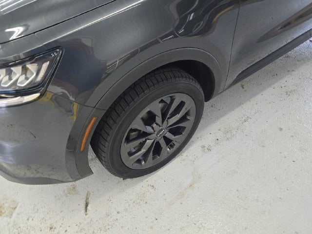 Pre-Owned 2023 Kia Sorento X-Line EX - photo - 8