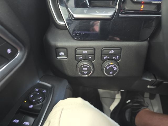 Pre-Owned 2025 Chevrolet Silverado 1500 LT - photo - 19