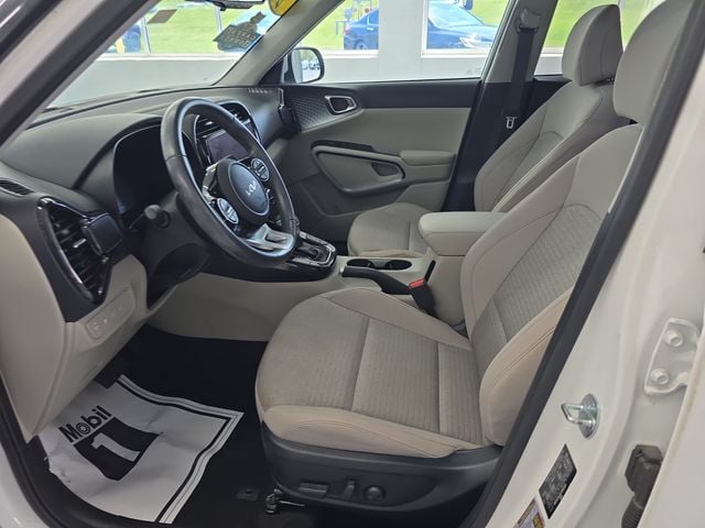 Pre-Owned 2024 Kia Soul EX - photo - 13