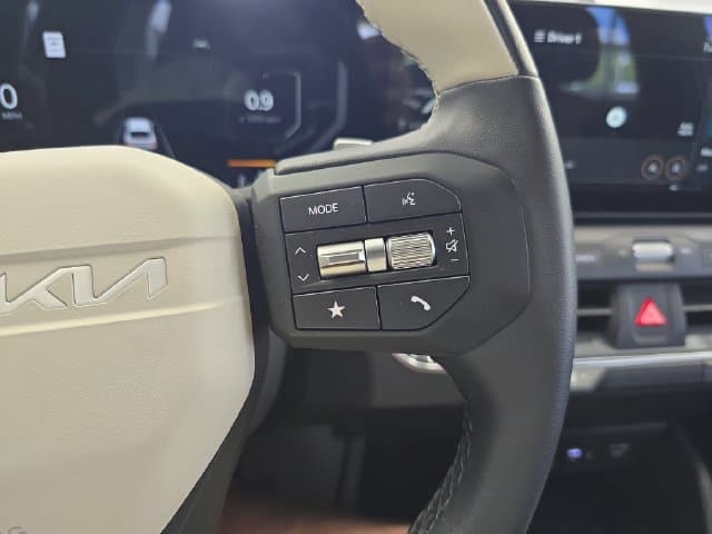 Pre-Owned 2025 Kia K4 GT-Line - photo - 17