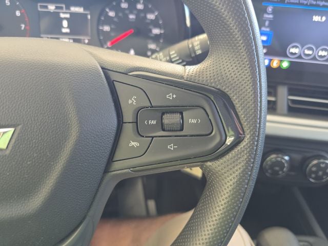 Pre-Owned 2025 Chevrolet Trax LS - photo - 17