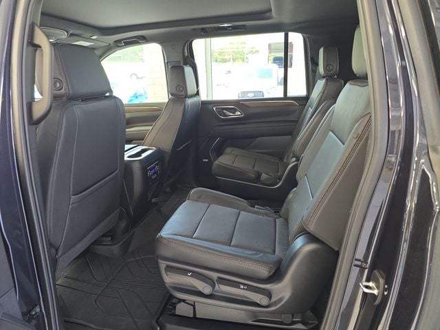 Pre-Owned 2024 Chevrolet Suburban High Country - photo - 9