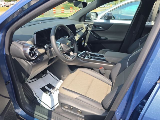 New 2027 Chevrolet Equinox LT - photo - 12
