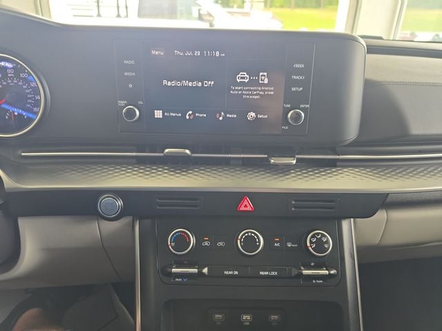 Pre-Owned 2024 Kia Carnival LX - photo - 14