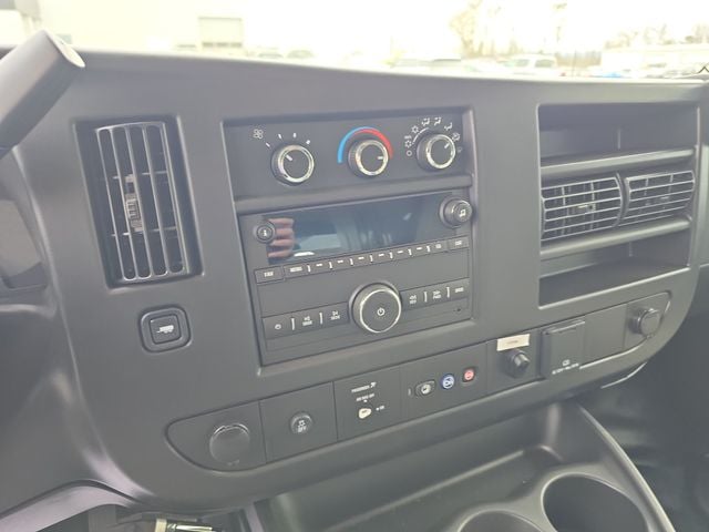 New 2025 Chevrolet Express 3500 Work Van - photo - 10