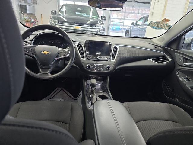 Pre-Owned 2024 Chevrolet Malibu LT - photo - 10
