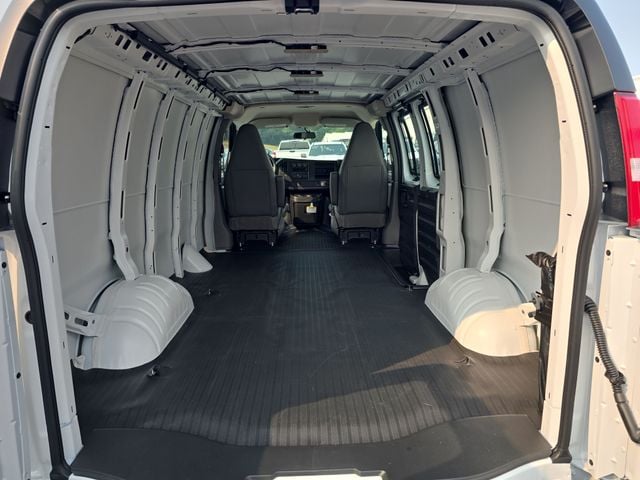New 2026 GMC Savana 2500 Work Van - photo - 4