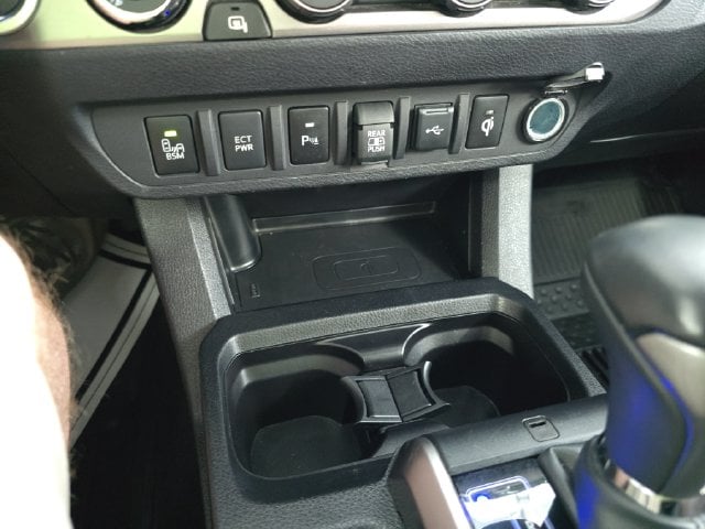 Pre-Owned 2023 Toyota Tacoma Limited - photo - 21