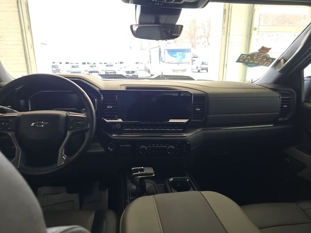 Pre-Owned 2023 Chevrolet Silverado 1500 ZR2 - photo - 10
