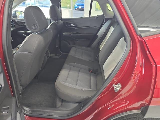Pre-Owned 2025 Chevrolet Trax LS - photo - 9