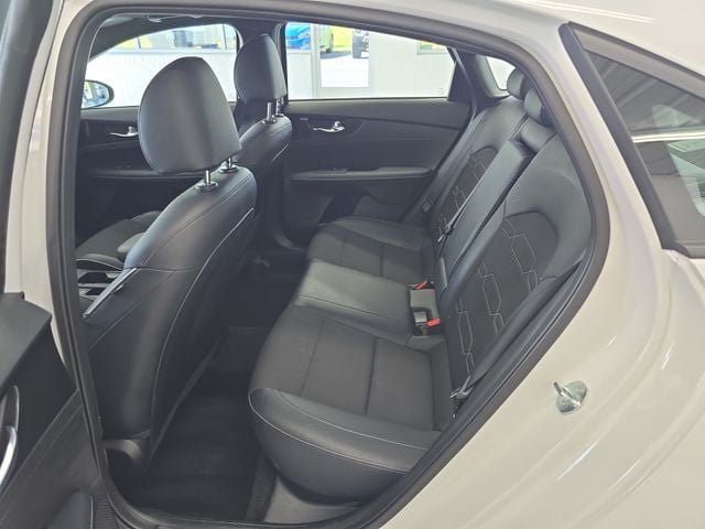 Pre-Owned 2024 Kia Forte GT-Line - photo - 9
