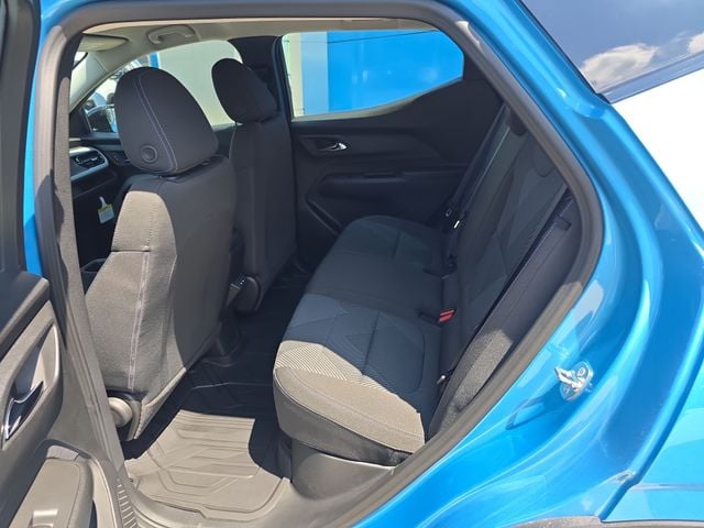 New 2027 Chevrolet Bolt EV LT - photo - 9