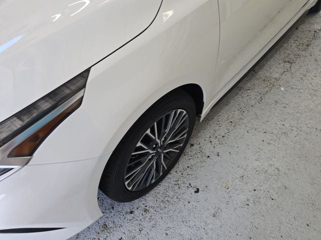 Pre-Owned 2024 Kia Forte GT-Line - photo - 8